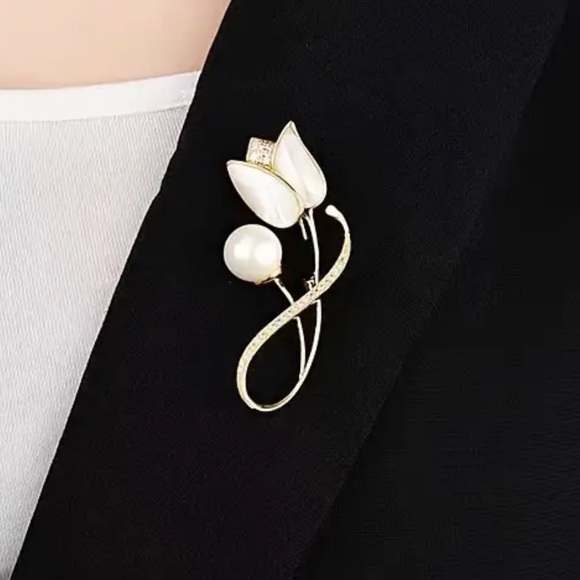 NWOT - Elegant Tulip Brooch - Picture 3 of 7